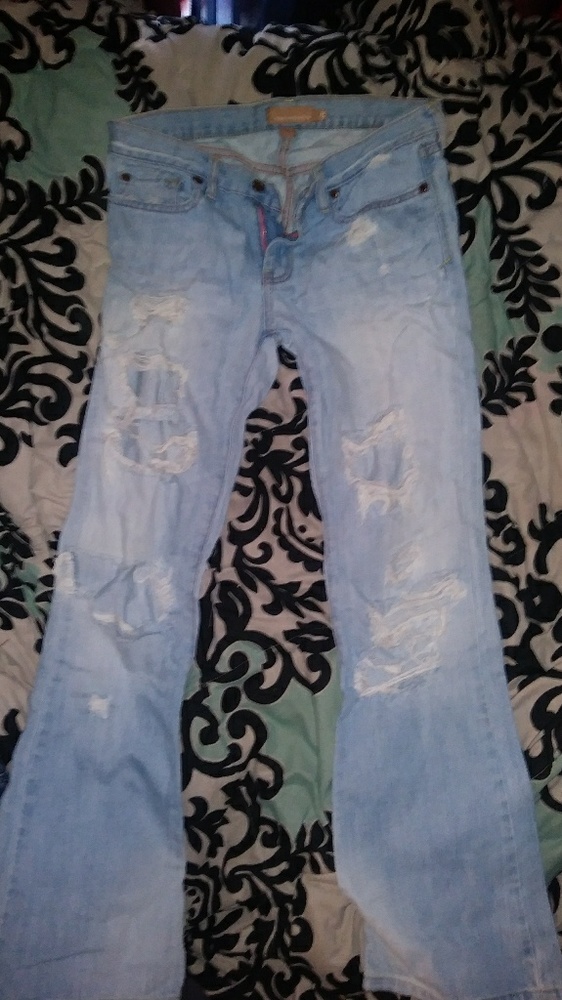 Abercrombie& Fitch distressed jeans